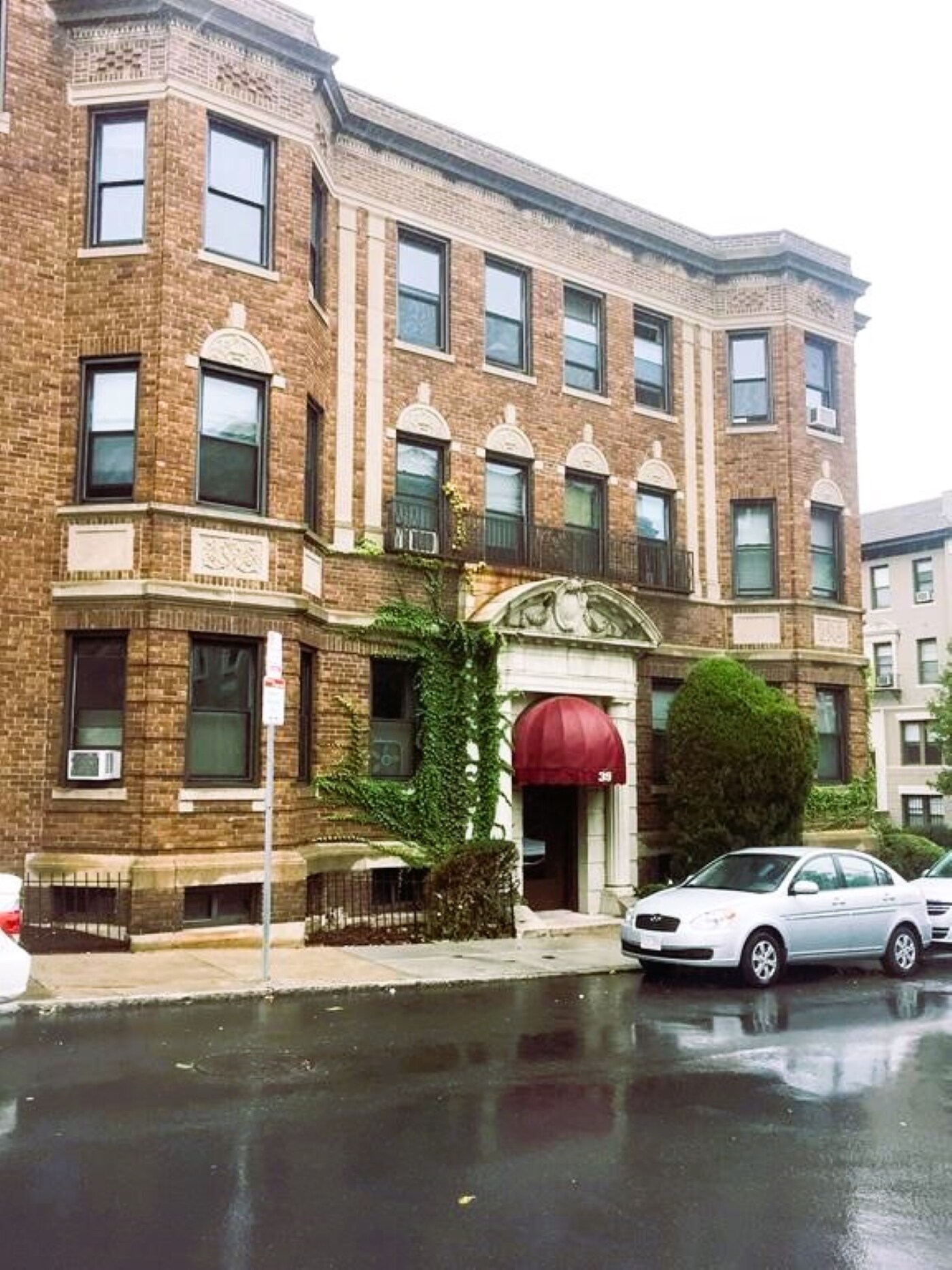 Building Photo - 39 Glenville Ave