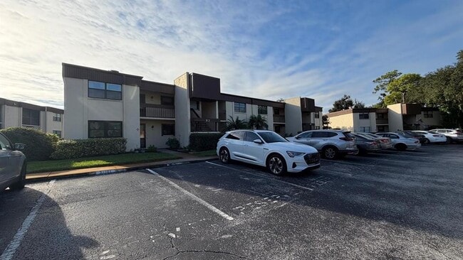 Building Photo - 2400 Winding Creek Blvd