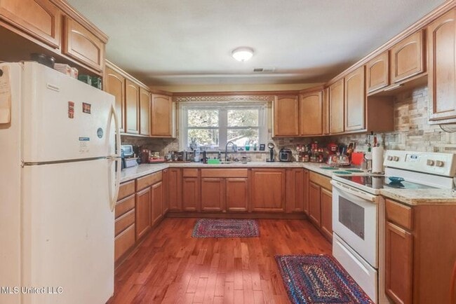 Building Photo - Long beach home now available for rent