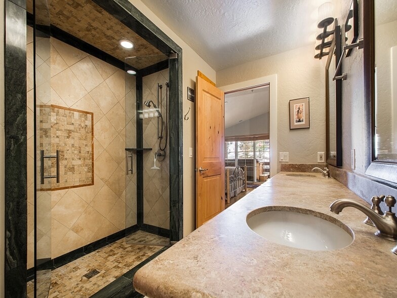 Building Photo - 5133 Cove Canyon Dr
