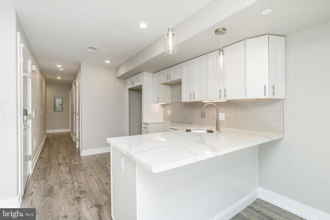 Primary Photo - 2339 N 10th St