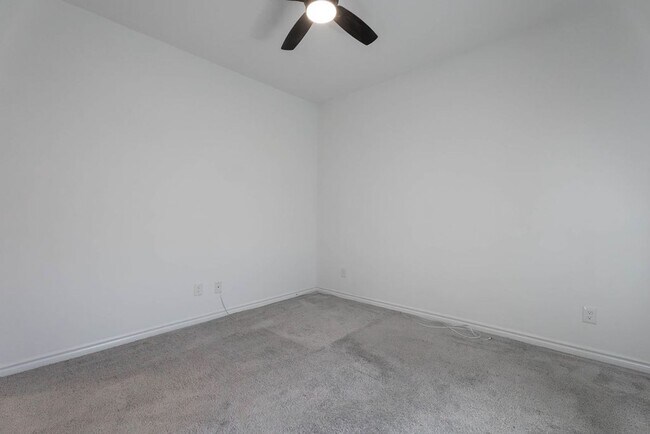 Building Photo - 7126 Calvert Cliffs St