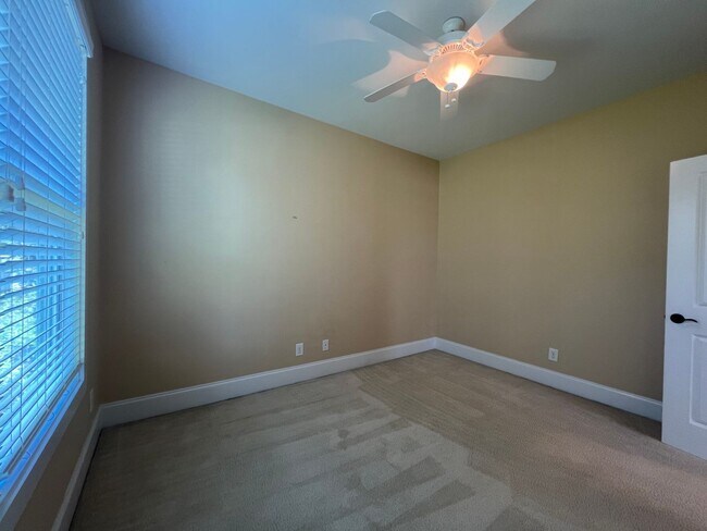 Building Photo - Absolutely Adorable!