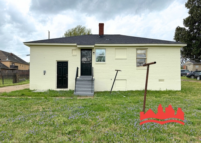 Building Photo - 3388 Charlotte Rd