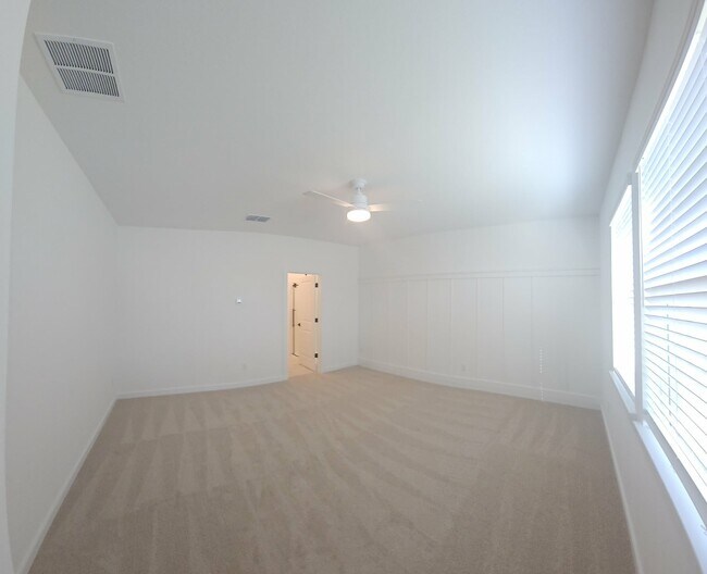 Building Photo - 8438 Bay Oaks Dr