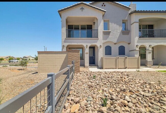 Primary Photo - Like Brand New Luxurious Modern 3 Bedroom ...