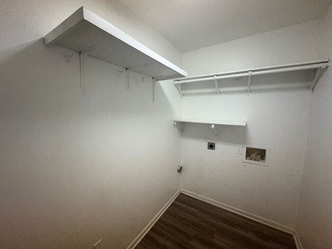 Building Photo - Available Now! 3 bedroom charming duplex!