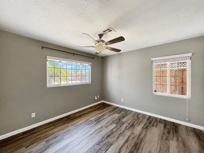 Building Photo - Beautiful 3BD/2BA House in Clairemont W/ W...