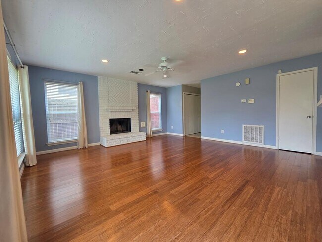 Building Photo - 12338 Southmeadow Dr