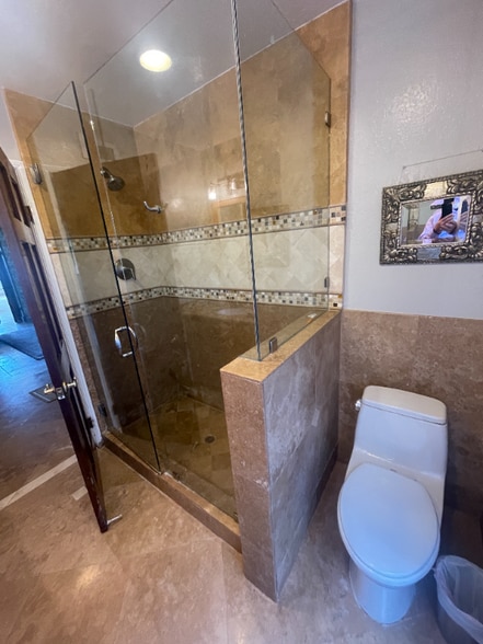 Building Photo - 5425 Brentwood Pl