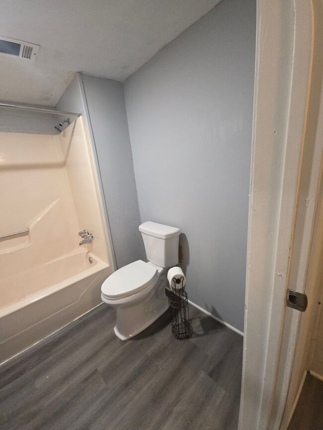 Building Photo - 418 E L St