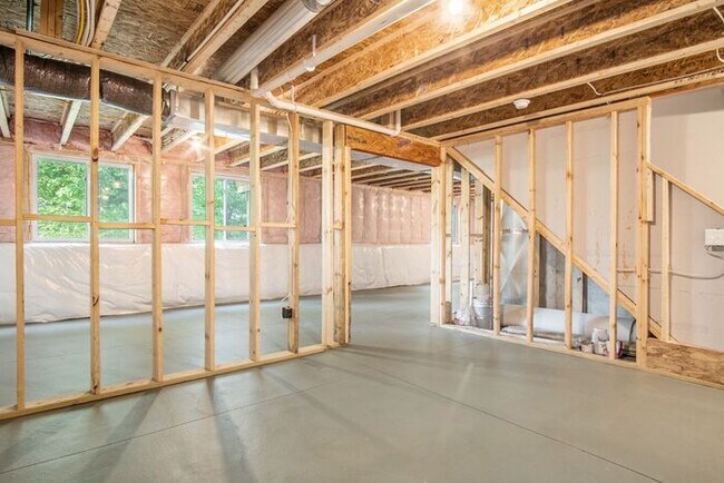 Building Photo - 15088 Krueger St