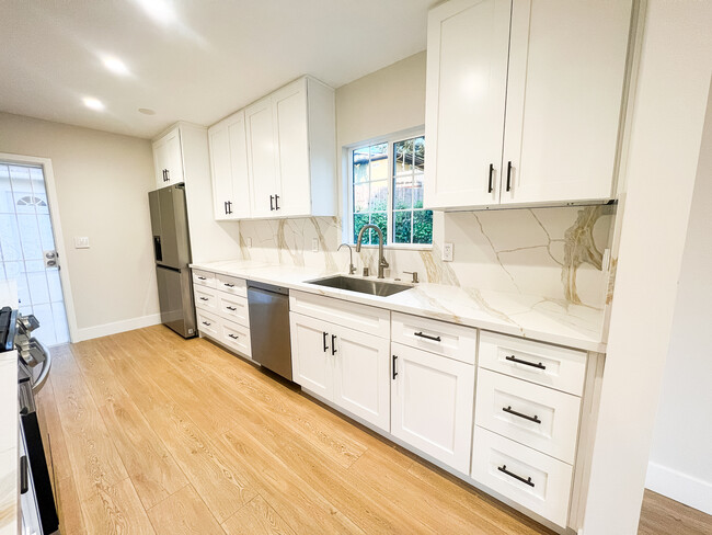 Kitchen - 3055 Henrietta Ave