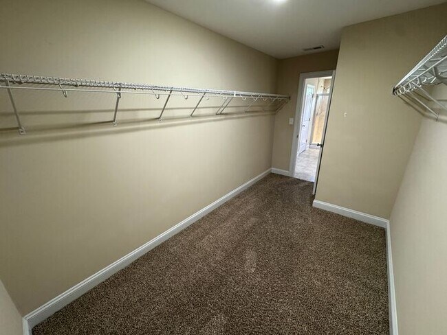 Building Photo - Spacious Durham Townhome Minutes from RTP ...
