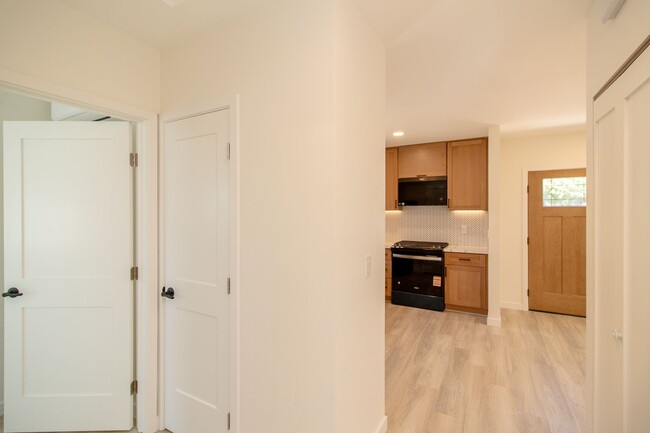 Building Photo - Beautifully New Built 2 Bed/1 Bath Home In...