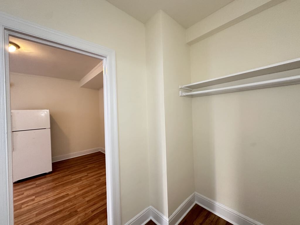 Building Photo - 3335 W Diversey Ave