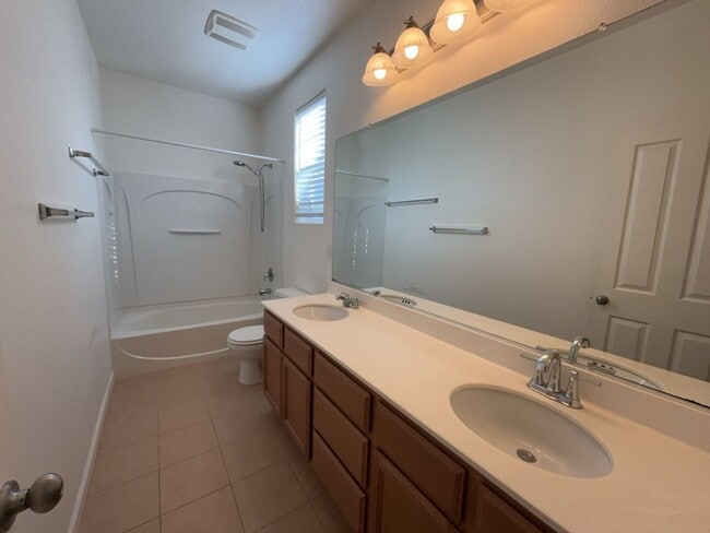 Building Photo - Beautiful East Davis home available September 1st!
