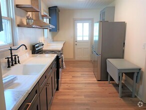 Building Photo - BEAUTIFUL 2/2 DUPLEX APARTMENT ***Ground L...