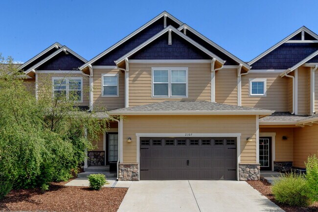 Building Photo - 2107 Sandbur Dr