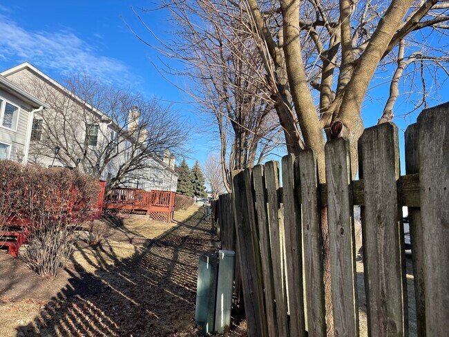 Building Photo - 3252 Cool Springs Ct