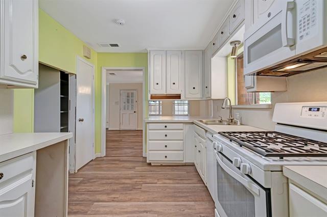 Building Photo - 2423 Pleasant Cir N