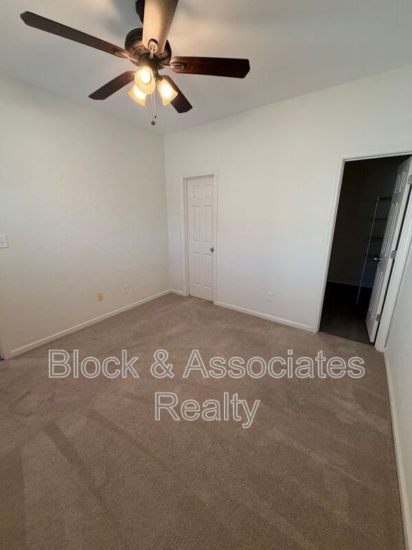 Building Photo - 832 Central Park Ave