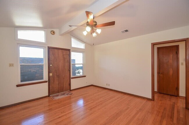 Building Photo - 6923 Cole Creek Dr