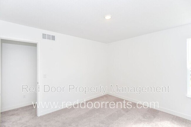 Building Photo - 1564 Mitis St