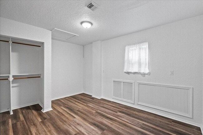 Building Photo - 933 Bonita Dr