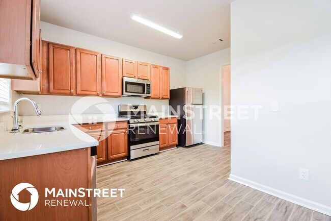 Building Photo - 8904 Crestview Cir