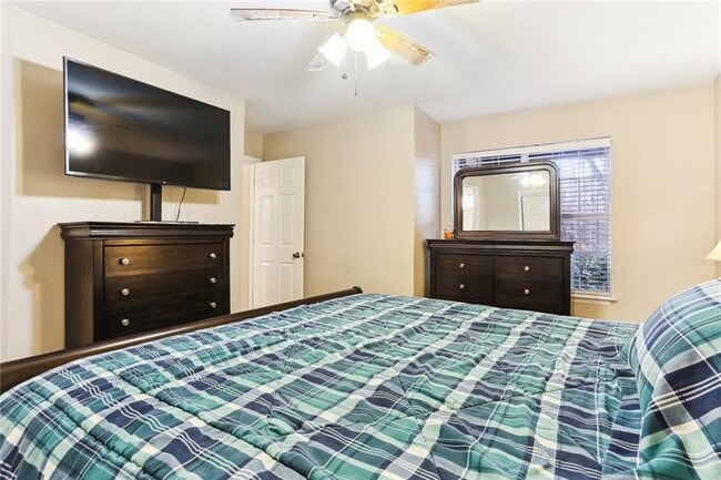 Building Photo - 914 Wentworth Ct