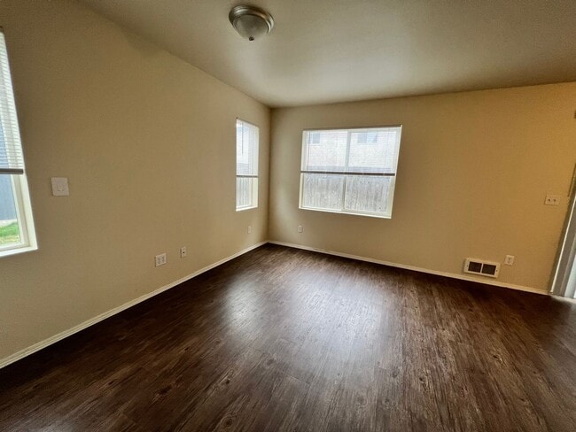 Building Photo - 400 River Ave