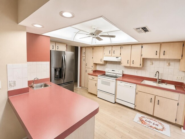 Building Photo - 8205 Pagoda Dr