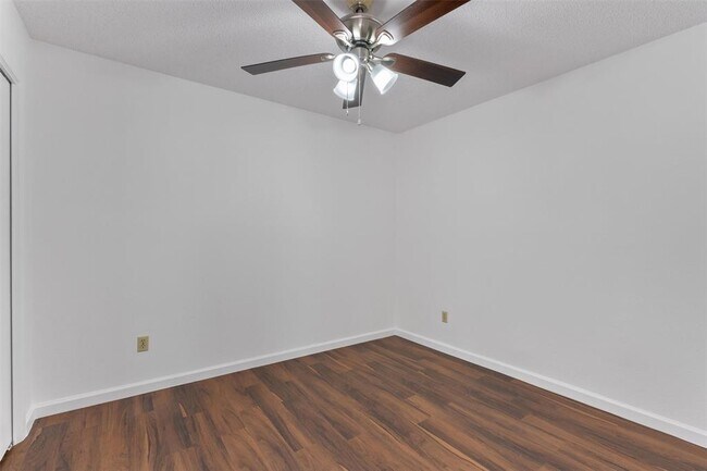 Building Photo - 12900 Hymeadow Dr