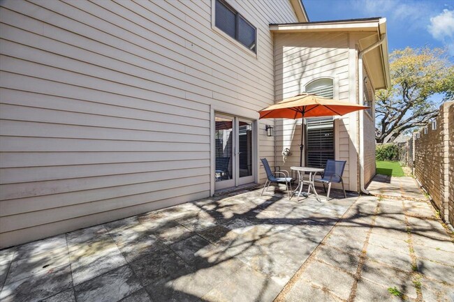 Building Photo - 8017 W Oakwood Ct