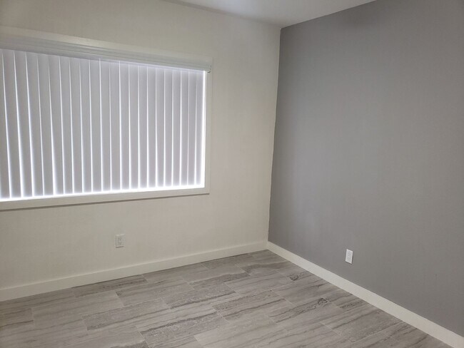 Building Photo - 1 Br in the Heart of Orange