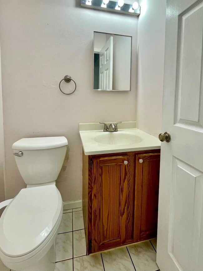 Building Photo - 2760 College Hill Cir