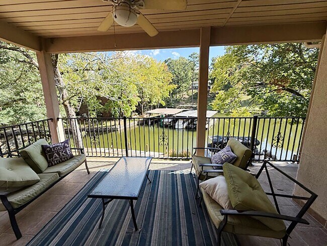 Building Photo - Lakefront Condo for Rent in Hot Springs