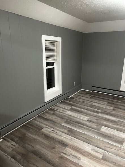 Building Photo - 902 6th Ave NE