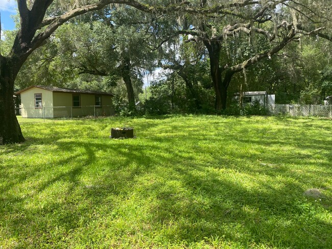 Building Photo - 2/1 House In Belleview!