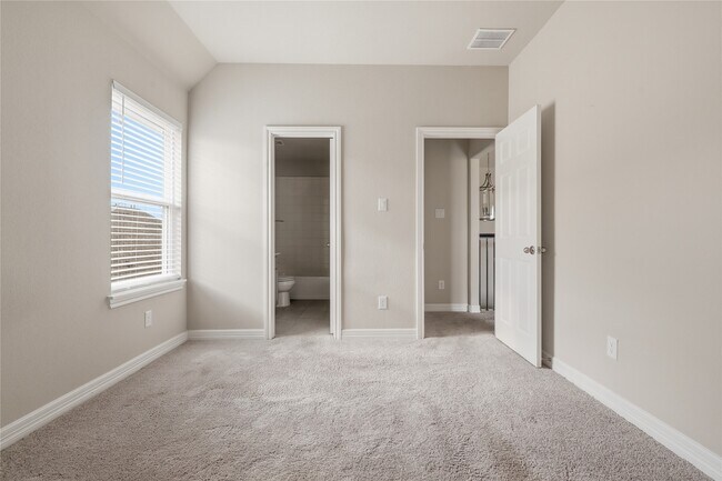 Building Photo - 2638 Settler Hl Dr