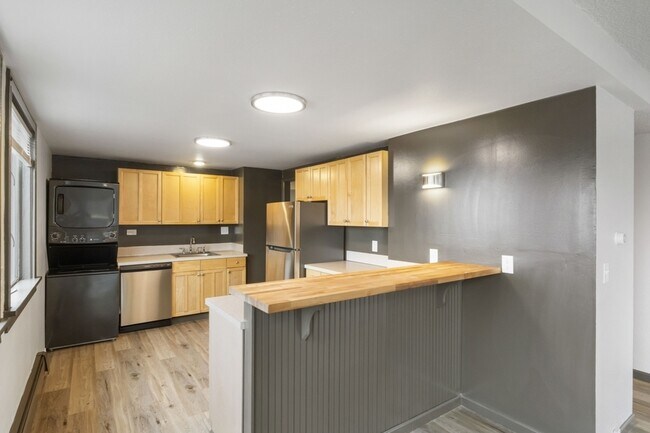 Building Photo - 16 N Broadway St