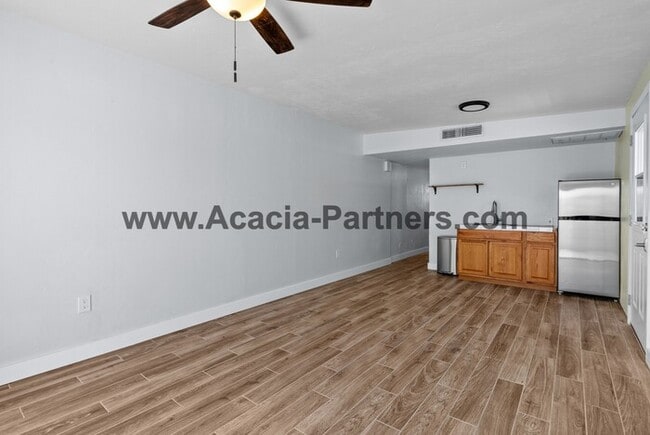 Building Photo - Two Bedroom Home with Guest House