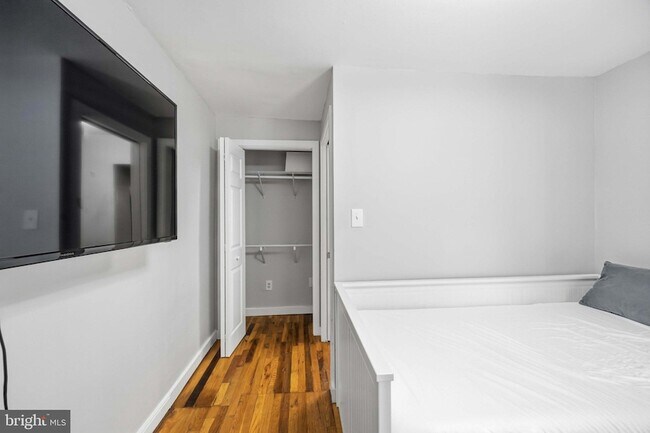 Building Photo - 725 Pemberton Street Unit 10