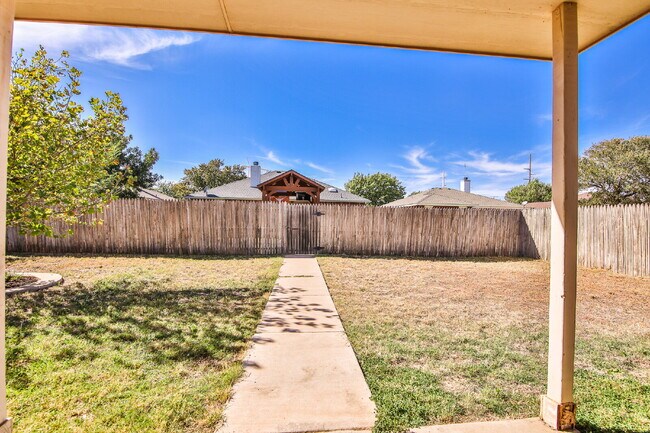 Building Photo - Wonderful 3/2/2 in North Lubbock!
