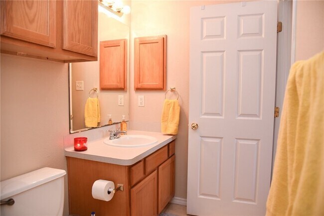 Building Photo - 3813 Oldenburg Ln