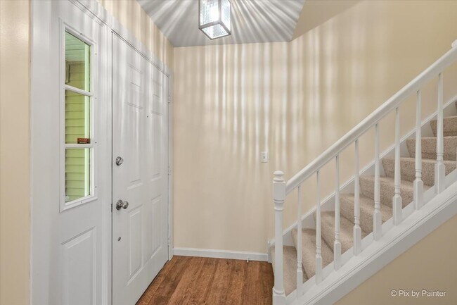 Building Photo - 453 Village Creek Dr