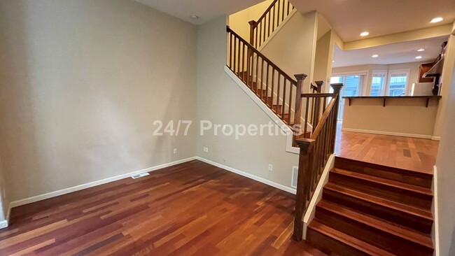 Building Photo - Beautiful 3 BD I 3.5 BA Townhome w/ Double...