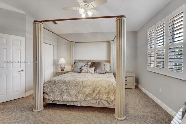 Building Photo - 290 NE 5th Ave