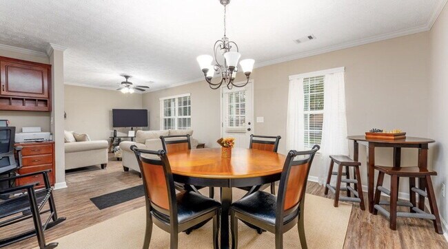 Building Photo - 3BR/2BA — Fenced Yard, Gated Parking, Lawn & Pest Included | Available 7/27